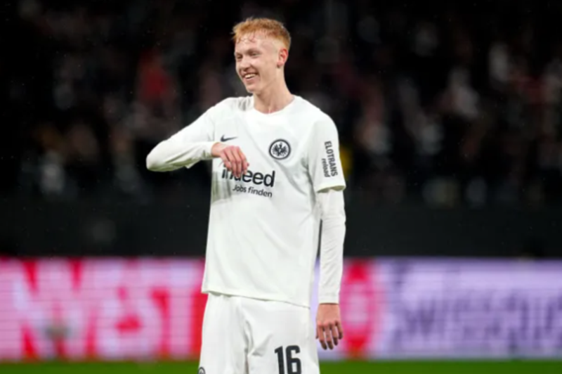 Arsenal sẵn sàng chi đậm vì Hugo Larsson, mở màn cuộc đua tiền vệ hè 2026