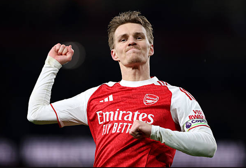 Martin Odegaard dập tắt tin đồn chia tay Arsenal, quyết tâm ở lại chiến đấu