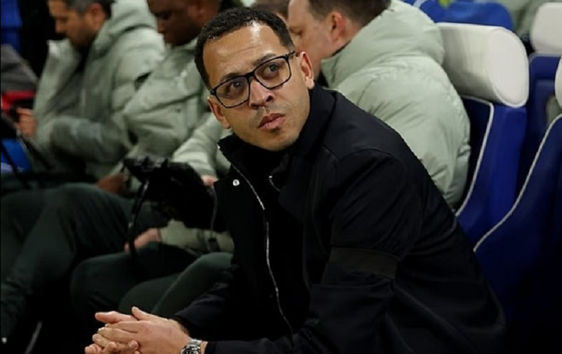 Rosenior trấn an Chelsea trước chuyến hành quân tới Paris