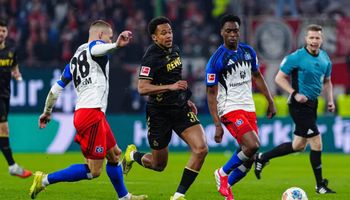 Hamburger SV vs FC Köln (00:30 – 15/03) | Xem lại trận đấu