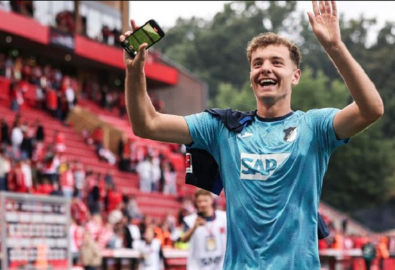 Fisnik Asllani lọt tầm ngắm của loạt ông lớn châu Âu